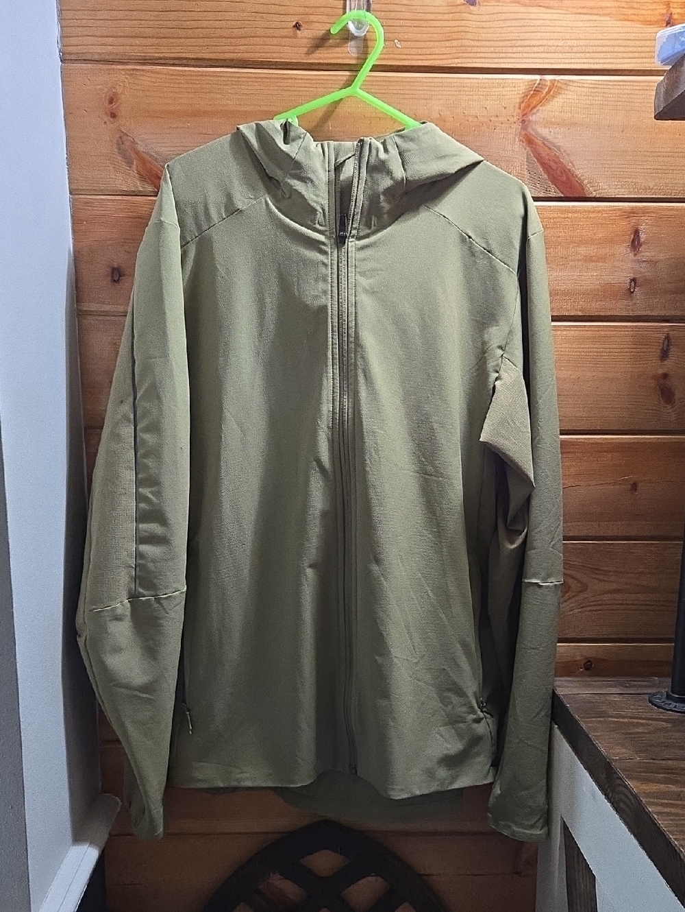 lululemon Pace Mens Running Hooded Jacket In Green Large EUC 0418